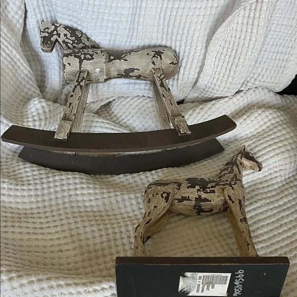 2 super cute decorative horses - Picture 2 of 2